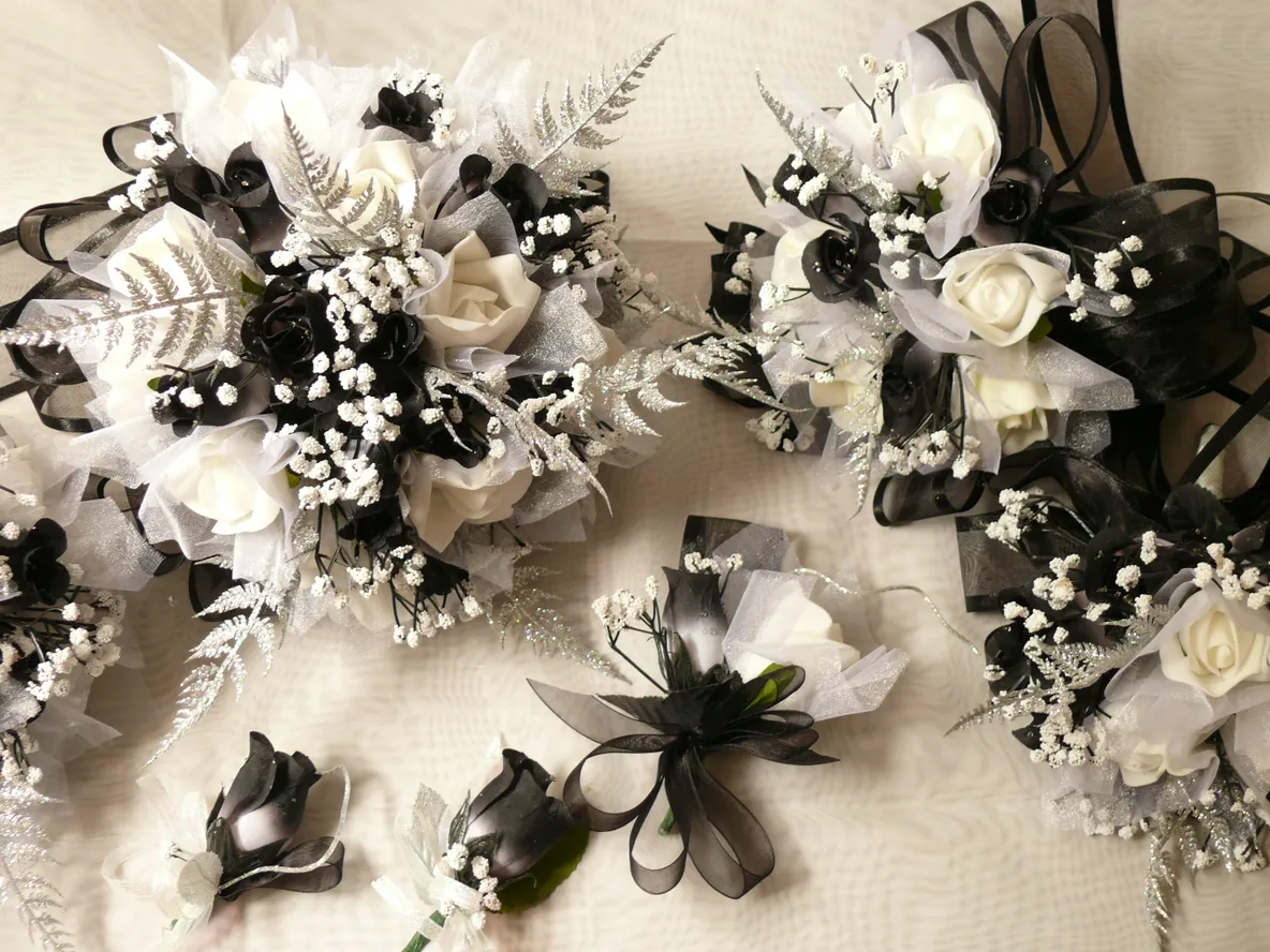 Black & white Wedding Flowers 8 Piece Package